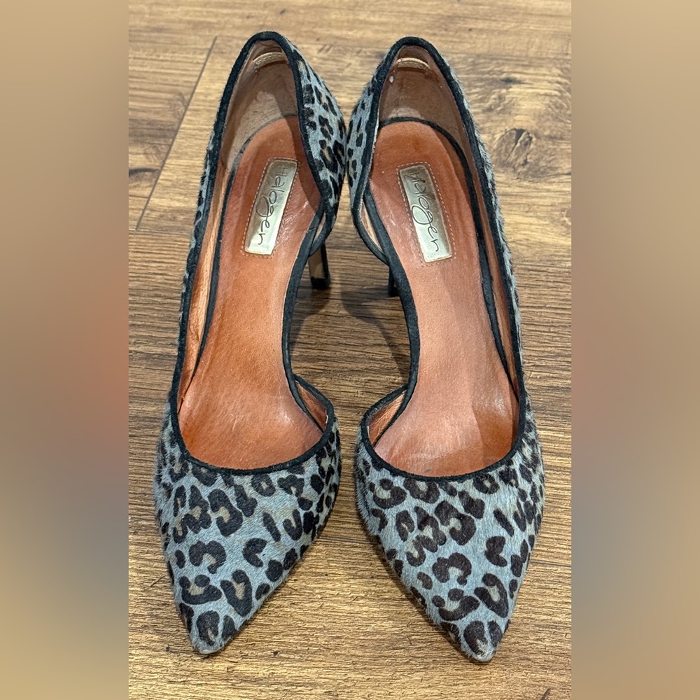 Halogen Black and Tan Heels Sleek Feminine Design